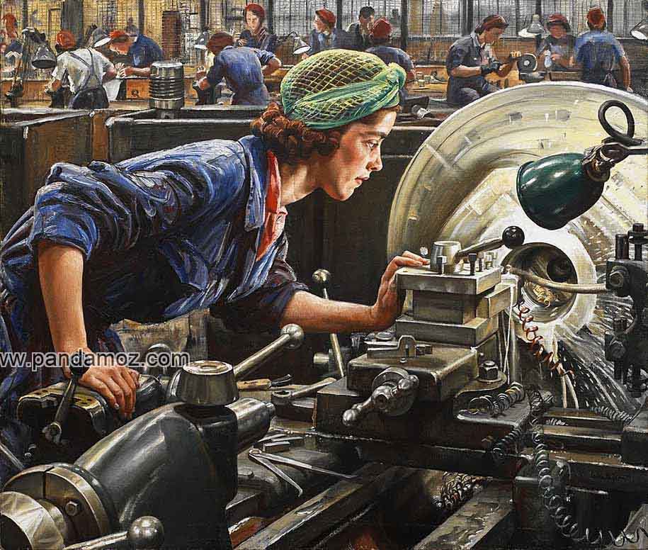 عکس نقاشی از یک زن در کارگاه بزرگ صنعتی در پشت دستگاه تراشکاری. در تصویر دختر کارگر تراشکار با توری موهای خود را بسته و در حال بررسی یک قطعه روی دستگاه است. در دورنمای سالن تعداد زیادی کارگر زن و مرد مشغول کار هستند